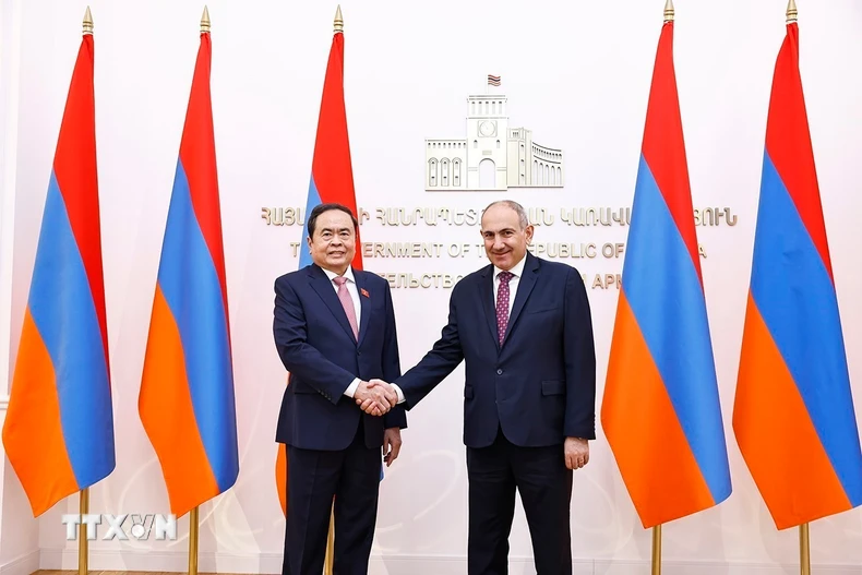 Chủ tịch Quốc hội Trần Thanh Mẫn hội kiến Thủ tướng Armenia Nikol Pashinyan. (Ảnh: Doãn Tấn/TTXVN)