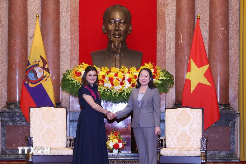 Phó Chủ tịch nước Võ Thị Ánh Xuân và Phó Tổng thống Ecuador Maria Jose Pinto Gonzalez Artigas. (Ảnh: Văn Điệp/TTXVN)