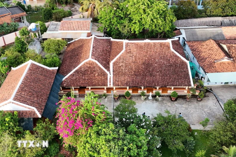Nhà thờ cổ họ Lê ở ấp Thạnh Lợi, xã Đức Tân, huyện Tân Trụ, tỉnh Long An được xây cất từ những năm đầu thế kỷ 20, đến nay được con cháu gìn giữ còn nguyên vẹn. (Ảnh: Hồng Đạt/TTXVN)