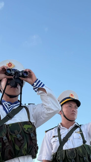 Cán bộ, chiến sỹ Trường Sa luôn tuần tra, canh gác, bảo vệ chủ quyền biển đảo thiêng liêng. (Ảnh: Huy Khánh/Vietnam+)