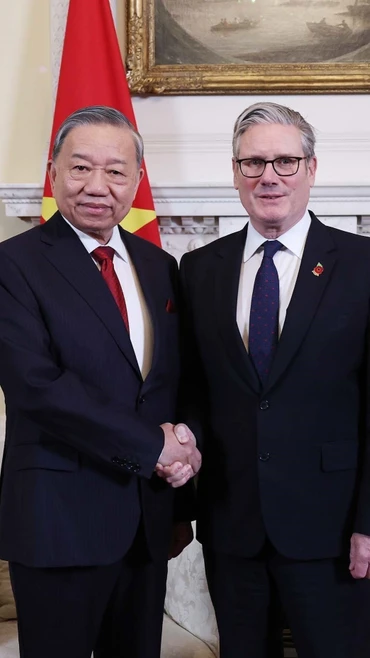 Tổng Bí thư Tô Lâm và Thủ tướng Liên hiệp Vương quốc Anh và Bắc Ireland Keir Starmer. (Ảnh: Thống Nhất/TTXVN)