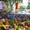 Đông nghịt người dân Thủ đô đến chùa làm lễ trong ngày đầu đi làm sau Tết