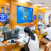 Trong ngày 20/6, tại trụ sở Ủy ban Nhân dân quận Hoàn Kiếm sắp tới là Ủy ban Nhân dân phường Hoàn Kiếm, các cán bộ đã chủ động thử nghiệm hoạt động theo mô hình mới. (Ảnh: Minh Sơn/Vietnam+)
