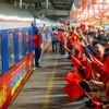 Chuyến tàu đỏ rực cờ hoa tái hiện hình ảnh lịch sử Bắc-Nam thống nhất một nhà