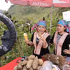 Người nông dân livestream trên TikTok để bán nông sản tại Lai Châu. (Ảnh: PV/Vietnam+)