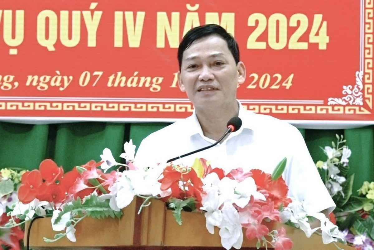O Sr. Ha Xuan Khanh, Membro Permanente do Comitê Distrital do Partido, Chefe do Comitê de Mobilização de Massas e Presidente do Comitê da Frente Pátria do Distrito de Quan Son (Thanh Hoa), apresentou um pedido de aposentadoria antecipada em três anos. (Foto: VNA) Tinh gọn bộ máy của Chính phủ: Tổng biên chế giảm khoảng 20%