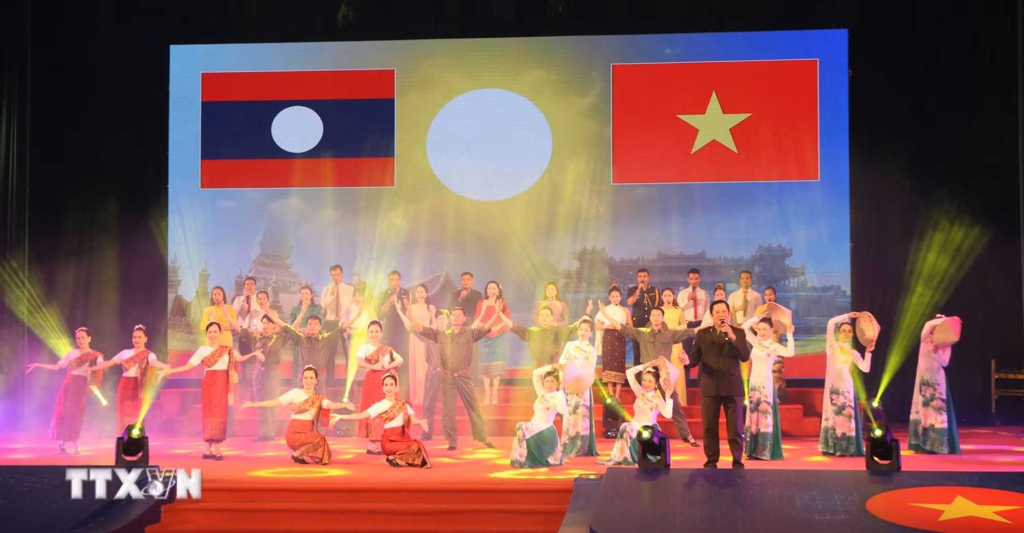 ttxvn_0710-viet-nam-lao.jpg