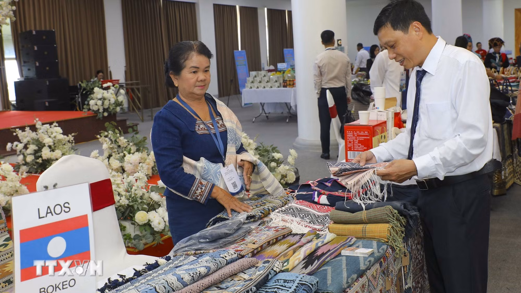 ttxvn_0710-kinh-te-viet-nam-lao-7596.jpg