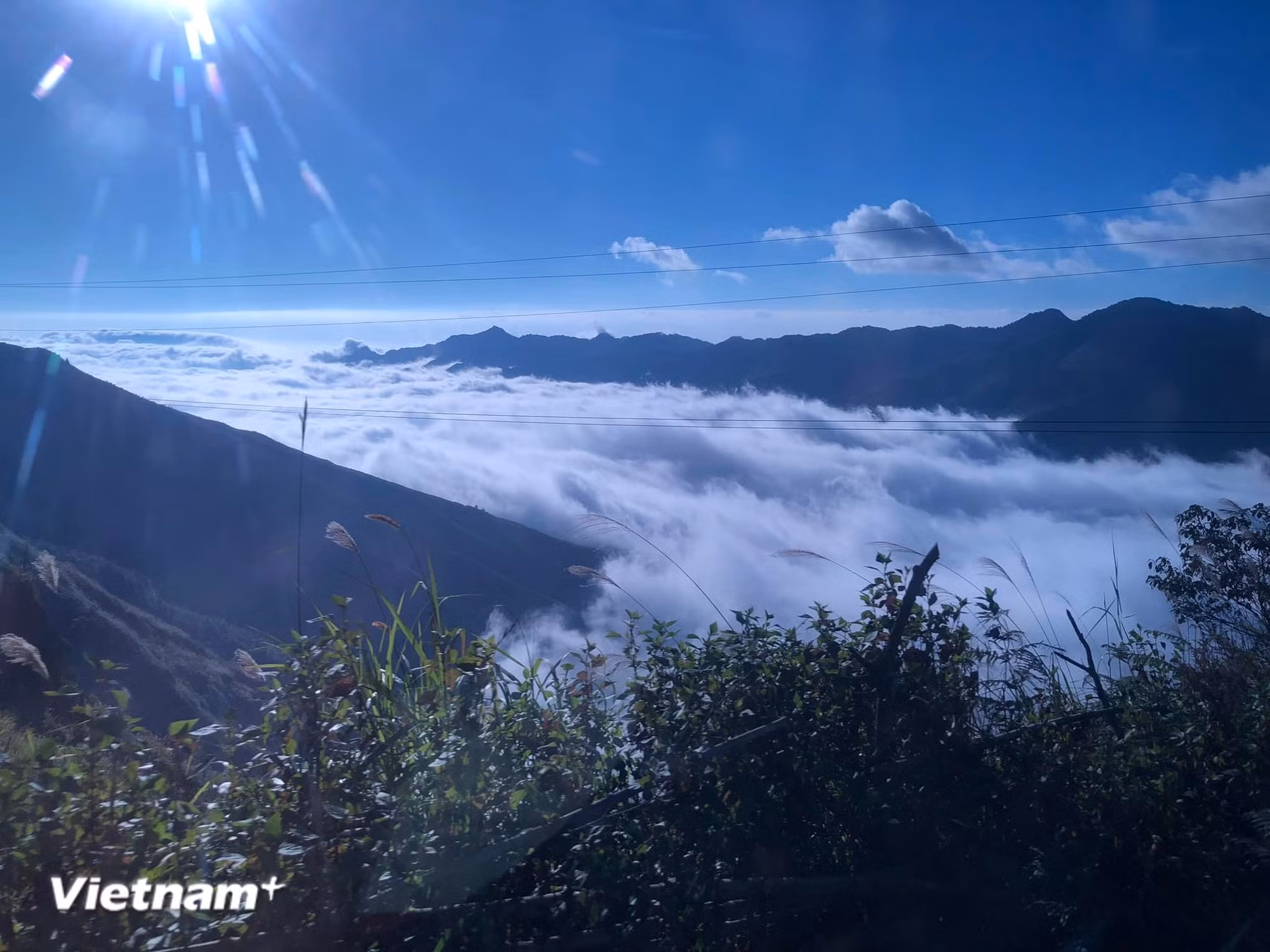 Nằm cách thủ đô Hà Nội khoảng 200km, Tà Xùa (Sơn La) được mệnh danh là một trong những “thiên đường săn mây” đẹp bậc nhất vùng núi phía Bắc. (Ảnh: Hồng Hạnh/Vietnam+)