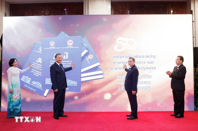 ttxvn-50-nam-quan-he-hop-tac-toan-dien-giua-quoc-hoi-lao-va-quoc-hoi-viet-nam-0103.jpg