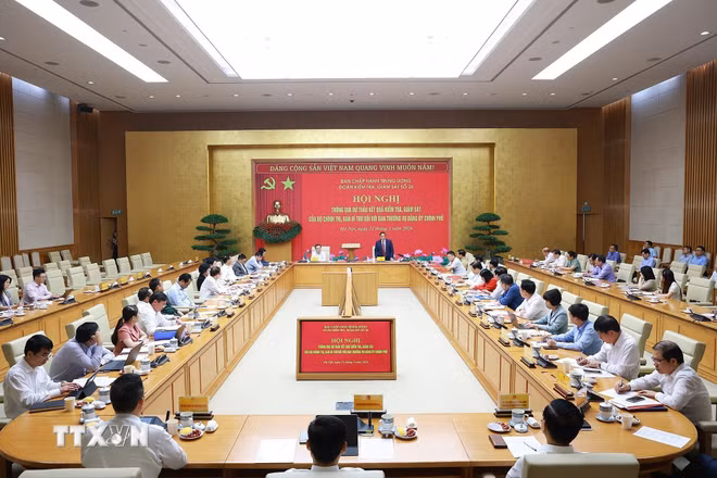 Hội nghị thông qua dự thảo kết quả kiểm tra, giám sát của Bộ Chính trị, Ban Bí thư đối với Ban Thường vụ Đảng ủy Chính phủ. (Ảnh: Dương Giang/TTXVN) ttxvn-thong-qua-du-thao-ket-qua-kiem-tra-giam-sat-cua-bo-chinh-tri-ban-bi-thu-doi-voi-ban-thuong-vu-dang-uy-chinh-phu-31-1.jpg