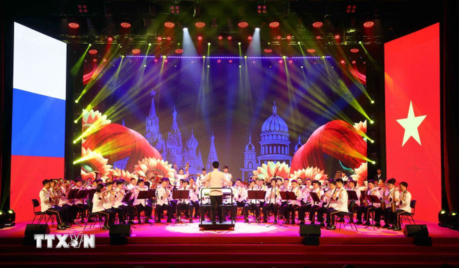 ttxvn-giao-luu-nghe-thuat-tam-hon-nga-trong-long-viet-nam-27.jpg