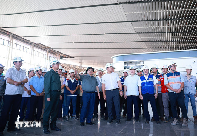 ttxvn-thu-tuong-kiem-tra-don-doc-thi-cong-du-an-cang-hang-khong-quoc-te-long-thanh-2905-7.jpg