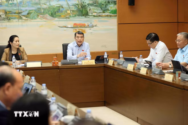 Thủ tướng Lê Minh Hưng: Năm 2026 phải xử lý dứt điểm một loạt vấn đề về thể chế ttxvn-quoc-hoi-thao-luan-ve-phat-trien-kinh-te-xa-hoi-giai-doan-2026-2030-1004-1.jpg