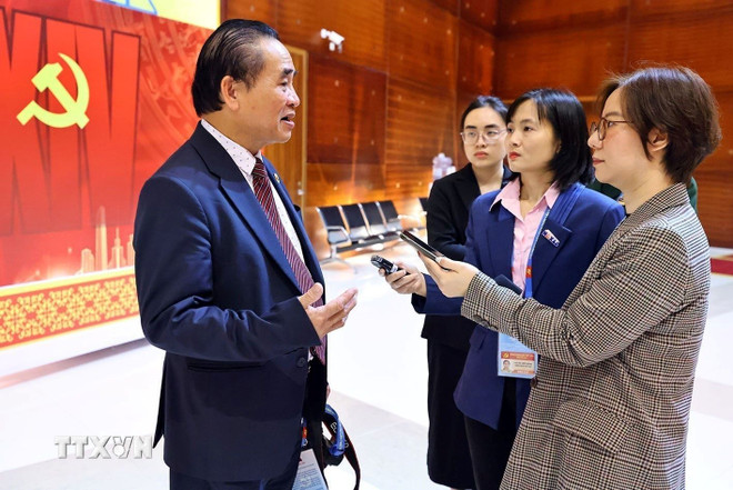 ttxvn-nhieu-dong-chi-lanh-dao-tham-khu-vuc-tac-nghiep-cua-tai-dai-hoi-xiv-cua-dang-22-3.jpg