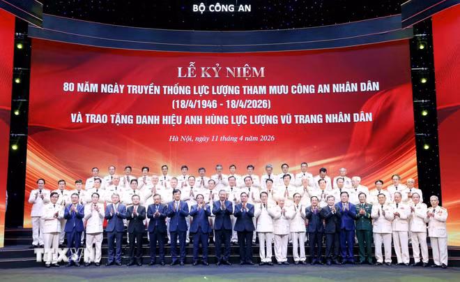 ttxvn-tong-bi-thu-chu-tich-nuoc-du-le-ky-niem-80-nam-ngay-truyen-thong-tham-muu-cong-an-nhan-dan-1104-11.jpg
