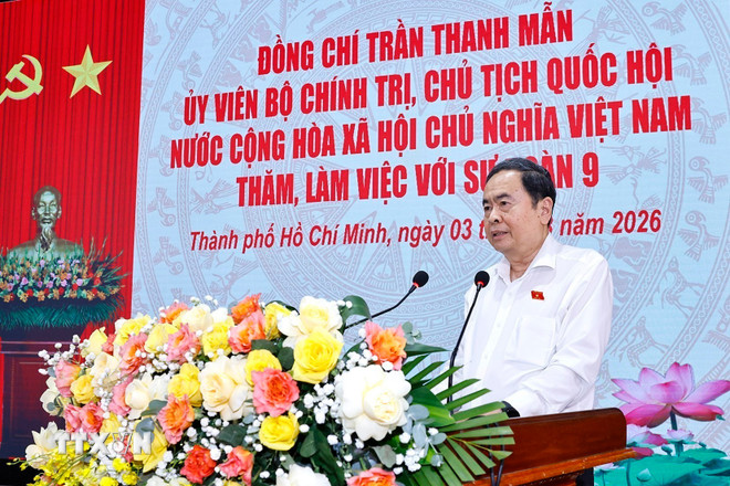 ttxvn-chu-tich-quoc-hoi-tham-lam-viec-voi-su-doan-9-0303-9.jpg
