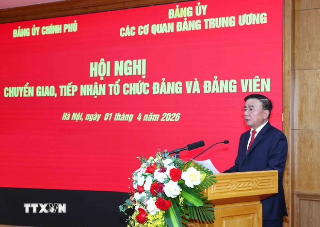 ttxvn-hoi-nghi-chuyen-giao-tiep-nhan-to-chuc-dang-va-dang-vien-giua-dang-uy-chinh-phu-va-dang-uy-cac-co-quan-dang-trung-uong-01-5.jpg