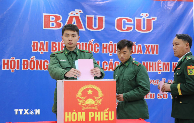 ttxvn-bau-cu-tai-don-bien-phong-dao-san-lai-chau-2.jpg