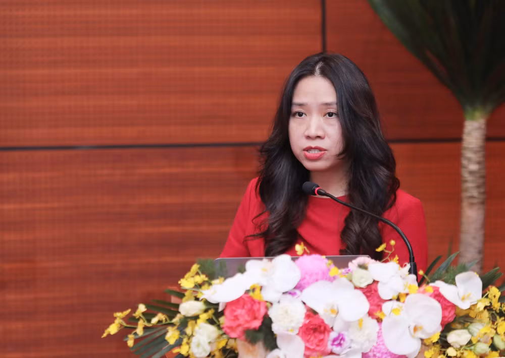 vna-potal-cac-phien-hop-tai-dien-dan-bao-chi-toan-quoc-2025-ngay-206-8103556.jpg