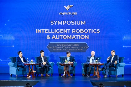 Quỹ VinFuture tổ chức Tọa đàm "Robot và Tự động hóa Thông minh" tạo không gian kết nối tri thức giữa các giáo sư, nhà khoa học quốc tế và trong nước. (Ảnh: Minh Sơn/Vietnam+)
