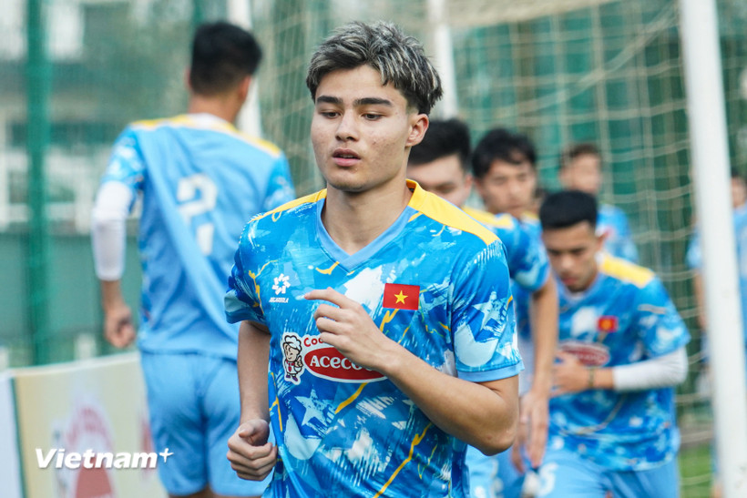 Cầu thủ Việt kiều Antonio Moric được đôn từ đội U19 để tập luyện cùng đội tuyển U23 Việt Nam. (Ảnh: Việt Anh/Vietnam+)