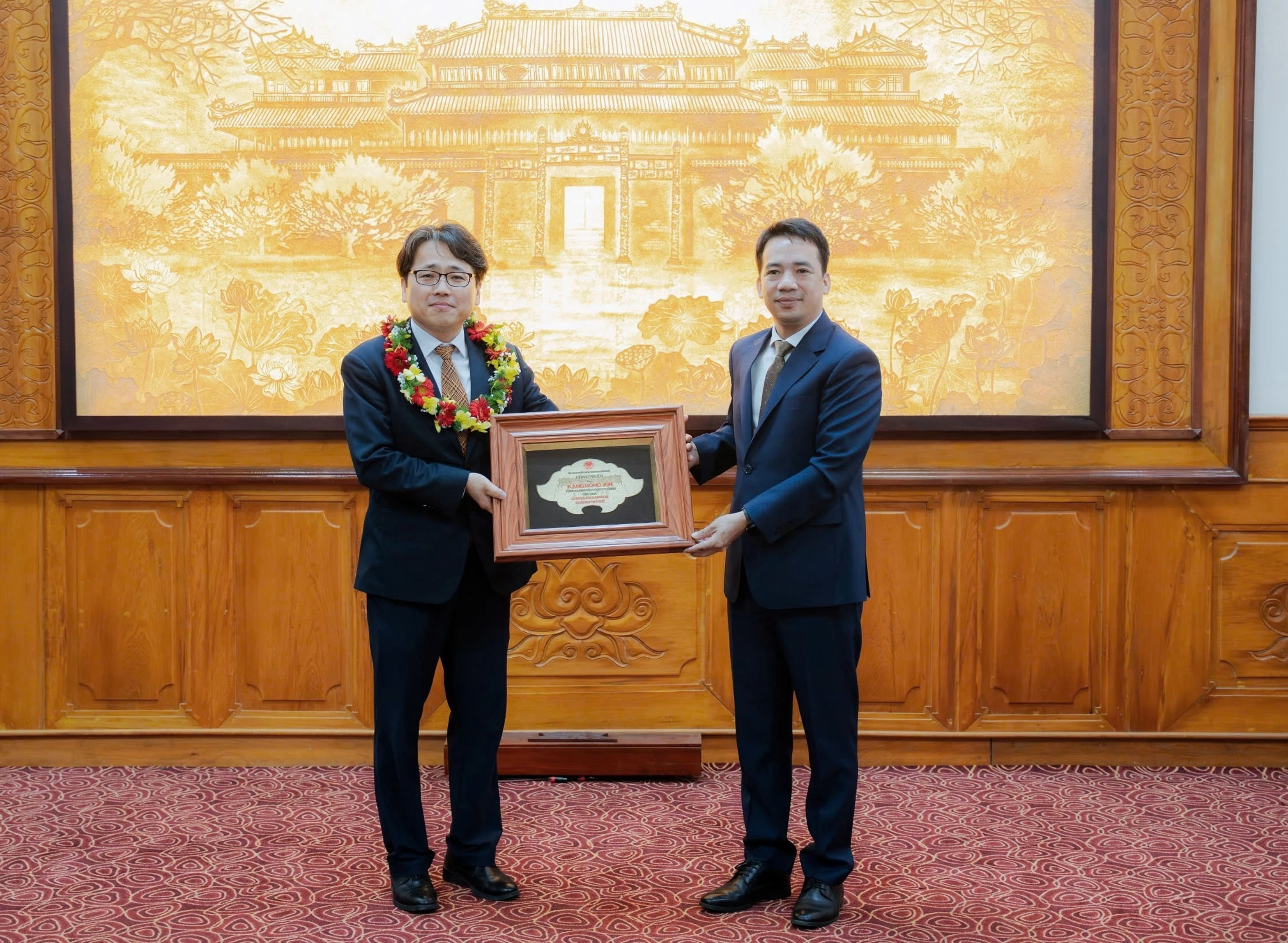 Thành phố Huế vinh danh công dân Hàn Quốc với danh hiệu Công dân danh dự