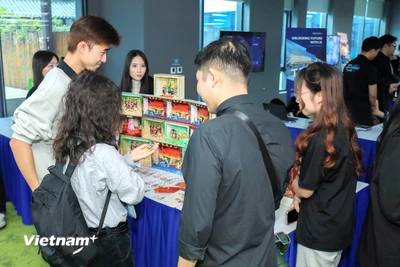 Song song với các phiên tham luận học thuật, Hội thảo ME.AI25 còn có khu vực triển lãm các sản phẩm, mô hình, giải pháp ứng dụng công nghệ và trí tuệ nhân tạo trong lĩnh vực truyền thông và giáo dục. (Ảnh: CTV/Vietnam+)