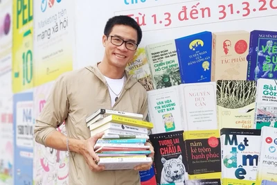 Chưa từng lỡ hẹn, tác giả Nguyễn Phong Việt lại tái ngộ với "Chúng ta sống để trở về" tiếp nối chuỗi tác phẩm mở đầu bằng "Chúng ta sống..." đều đặn phát hành mỗi dịp năm qua Tết đến. (Ảnh: NVCC)