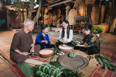 Không khí Xuân ngập tràn video ca nhạc “Tết bình an bên nhau.” (Ảnh: CTV/Vietnam+) 