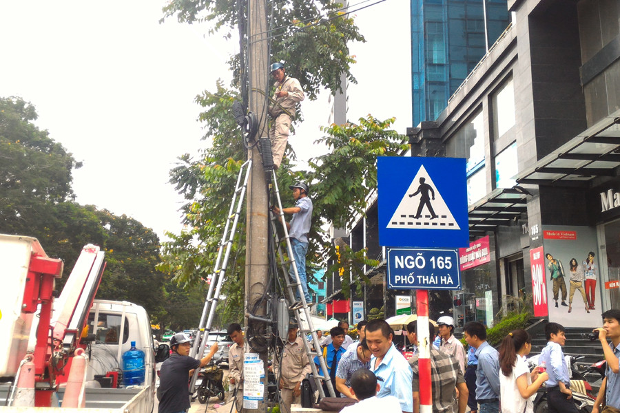 Khắc phục vi phạm. (Ảnh: Trung Hiền/Vietnam+)