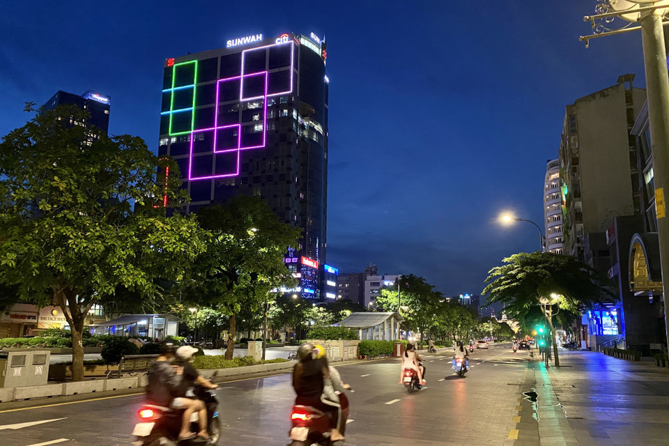 Khu vực đường Nguyễn Huệ (Quận 1, Thành phố Hồ Chí Minh) không quá đông người lưu thông. (Ảnh: Hồng Giang/TTXVN)