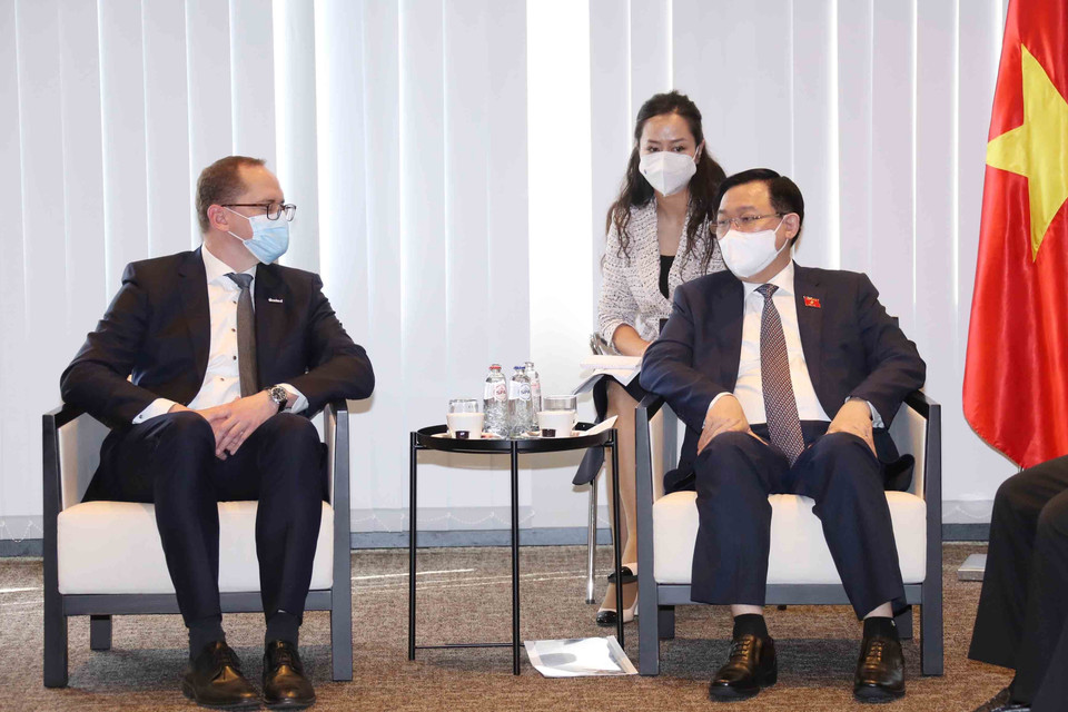 Chủ tịch Quốc hội Vương Đình Huệ tiếp lãnh đạo Tập đoàn Orsted Đan Mạch. (Ảnh: Doãn Tấn/TTXVN)