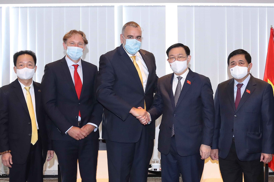 Chủ tịch Quốc hội Vương Đình Huệ tiếp lãnh đạo Tập đoàn GC International Hà Lan. (Ảnh: Doãn Tấn/TTXVN)