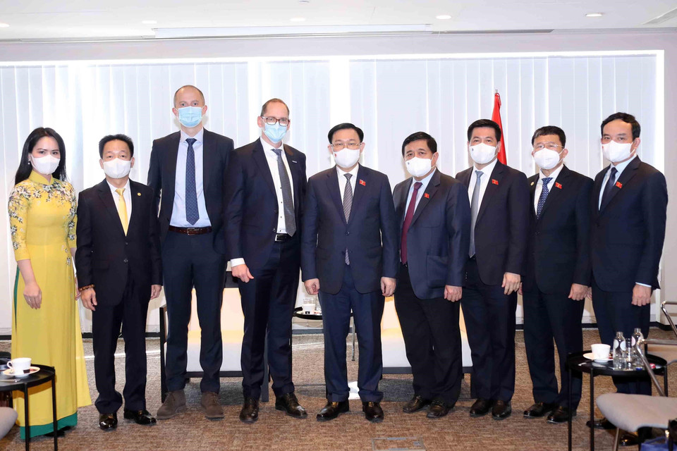 Chủ tịch Quốc hội Vương Đình Huệ tiếp lãnh đạo Tập đoàn Orsted Đan Mạch. (Ảnh: Doãn Tấn/TTXVN)