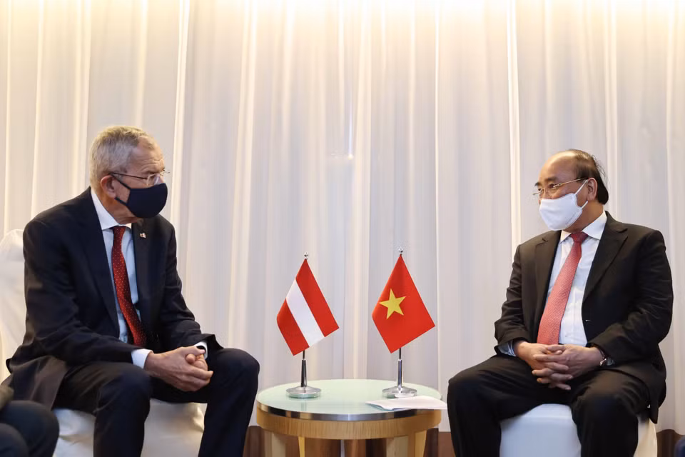 Chủ tịch nước Nguyễn Xuân Phúc gặp Tổng thống Áo Alexander Van der Bellen. (Ảnh: Thống Nhất/TTXVN)