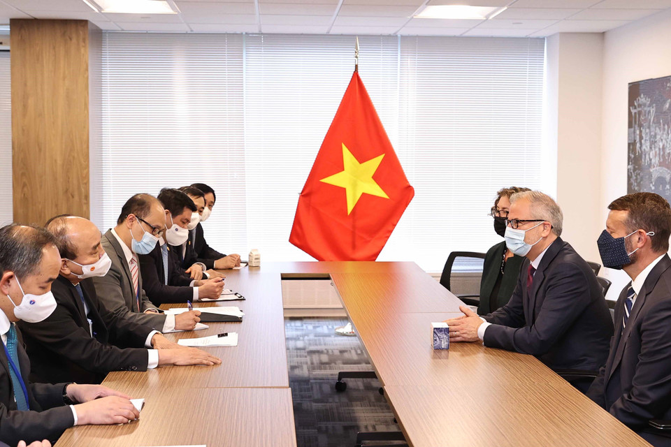 Chủ tịch nước Nguyễn Xuân Phúc tiếp Tập đoàn Excelerate Energy, GE cùng GenX, Blackstone (ASIA Group). (Ảnh: Thống Nhất/TTXVN)