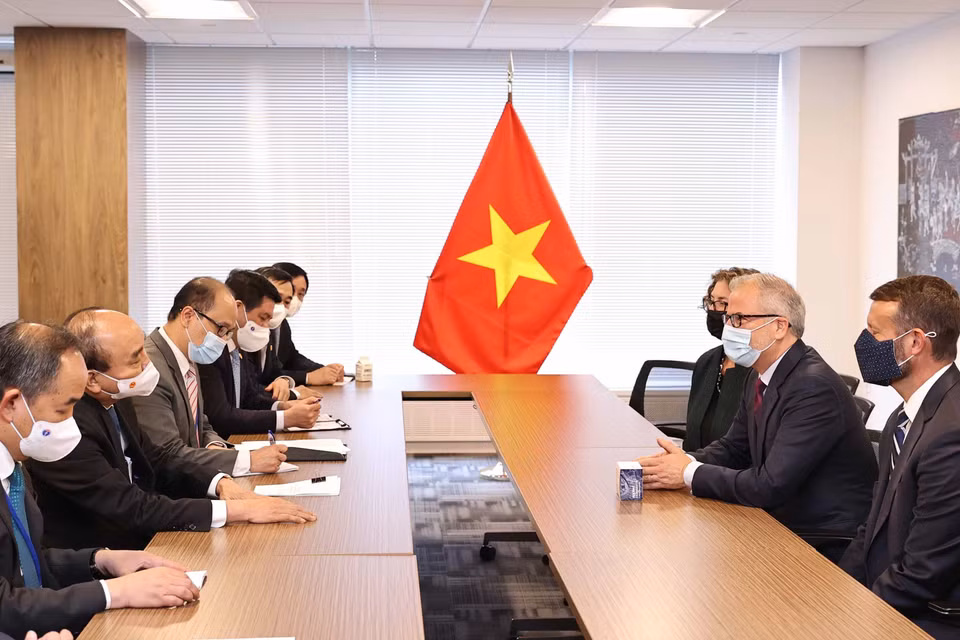 Chủ tịch nước Nguyễn Xuân Phúc tiếp Tập đoàn Excelerate Energy, GE cùng GenX, Blackstone (ASIA Group). (Ảnh: Thống Nhất/TTXVN)