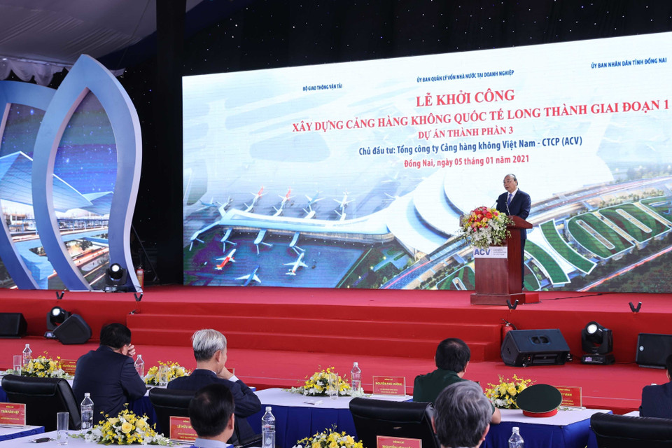 Thủ tướng Nguyễn Xuân Phúc phát lệnh khởi công. (Ảnh: Thống Nhất/TTXVN)