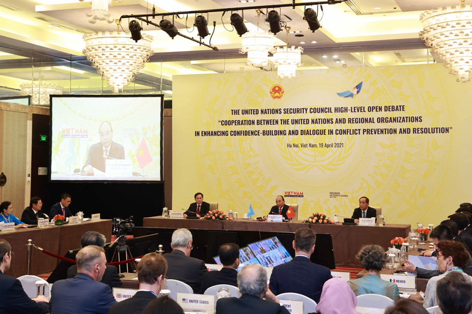 Quang cảnh phiên họp tại đầu cầu Việt Nam. (Ảnh: Thống Nhất/TTXVN)