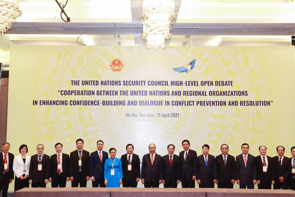 Chủ tịch nước Nguyễn Xuân Phúc và các đại biểu dự phiên thảo luận. (Ảnh: Thống Nhất/TTXVN)