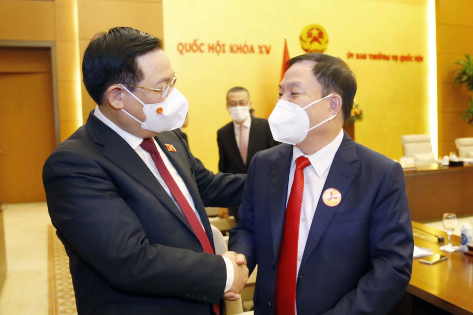 Chủ tịch Quốc hội Vương Đình Huệ gặp mặt Đoàn đại biểu dự Diễn đàn các nhà lãnh đạo doanh nghiệp năm 2021. (Ảnh: Doãn Tấn/TTXVN)