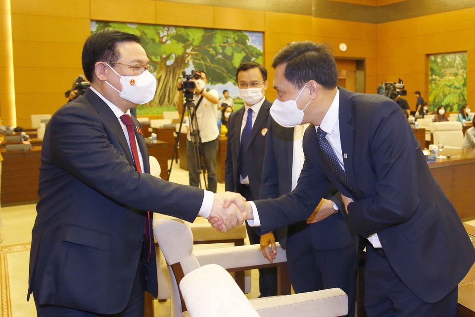 Chủ tịch Quốc hội Vương Đình Huệ với các đại biểu. (Ảnh: Doãn Tấn/TTXVN)