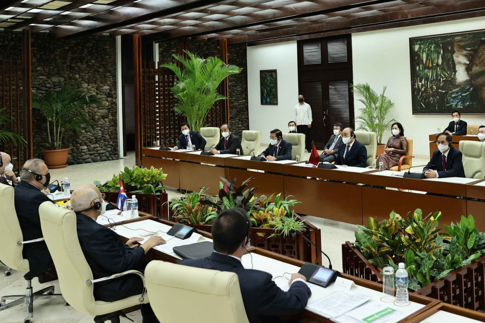 Chủ tịch nước Nguyễn Xuân Phúc hội kiến Thủ tướng Cộng hoà Cuba Manuel Marrero Cruz. (Ảnh: Thống Nhất/TTXVN)