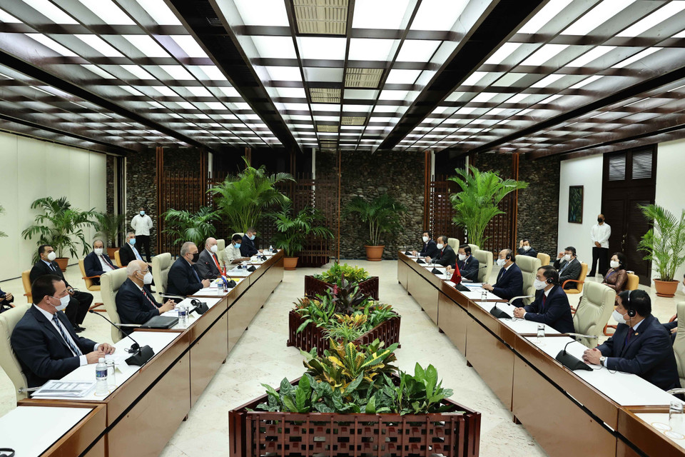 Chủ tịch nước Nguyễn Xuân Phúc hội kiến Thủ tướng Cộng hoà Cuba Manuel Marrero Cruz. (Ảnh: Thống Nhất/TTXVN)