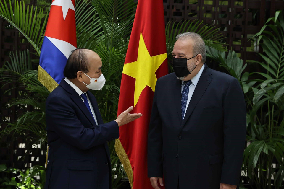 Chủ tịch nước Nguyễn Xuân Phúc hội kiến Thủ tướng Cộng hoà Cuba Manuel Marrero Cruz. (Ảnh: Thống Nhất/TTXVN)