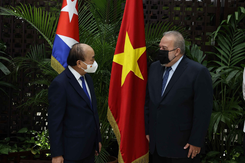 Chủ tịch nước Nguyễn Xuân Phúc hội kiến Thủ tướng Cộng hoà Cuba Manuel Marrero Cruz. (Ảnh: Thống Nhất/TTXVN)