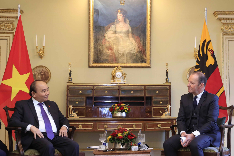 Thống đốc Serge Dal Busco bày tỏ vinh hạnh được đón tiếp Chủ tịch nước Nguyễn Xuân Phúc và đoàn đại biểu cấp cao Việt Nam tới thăm bang Geneva. (Ảnh: Thống Nhất/TTXVN)