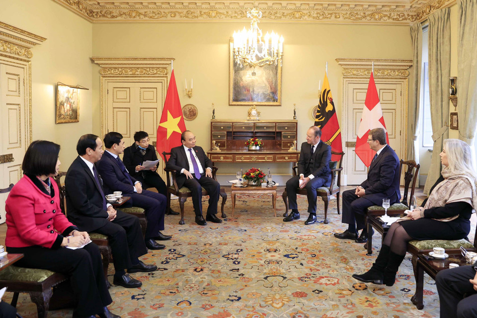 Chủ tịch nước Nguyễn Xuân Phúc gặp Chủ tịch Hội đồng bang Geneva Serge Dal Busco. (Ảnh: Thống Nhất/TTXVN)