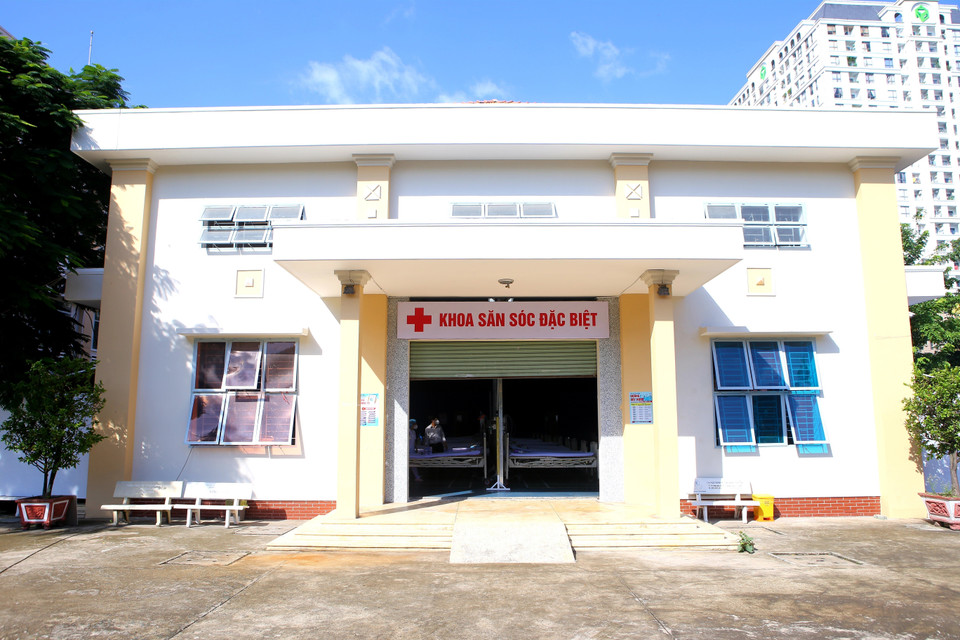 Khu chăm sóc đặc biệt được chuyển đổi từ nhà thi đấu đa năng của Trường THPT Phú Nhuận. (Ảnh: Thành Chung/TTXVN)